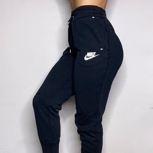 NIKE Tech Sweatpants